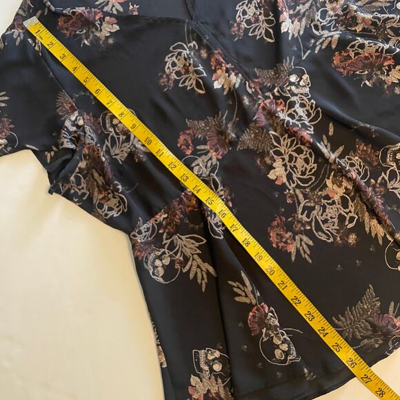 Torrid Black Floral Peplum Blouse Womens Size 2X V-Neck Semi Sheer Top - Picture 7 of 7